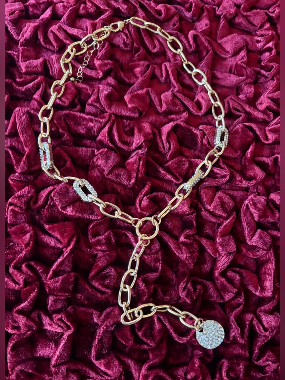 Gold and diamonds tones beautiful woman necklace
